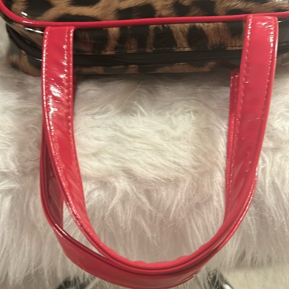 JESSICA SIMPSON MAKEUP/TOILETRY PATENT BAG - Picture 8 of 12